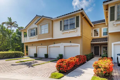 1560 SE Sheffield Terrace #102