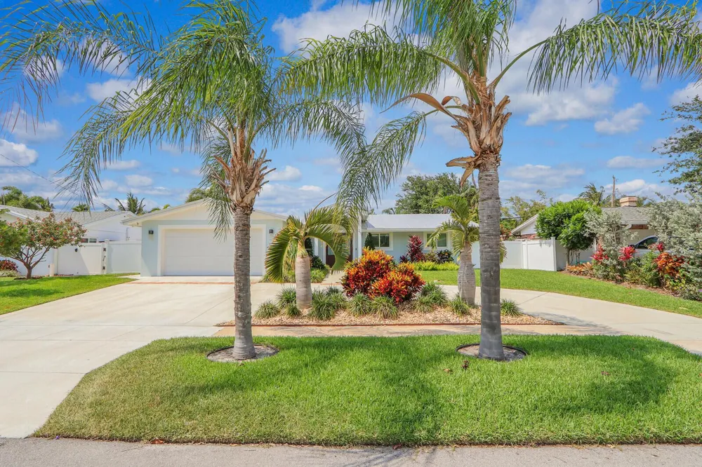 27 WILLOW ROAD Tequesta, FL 33469