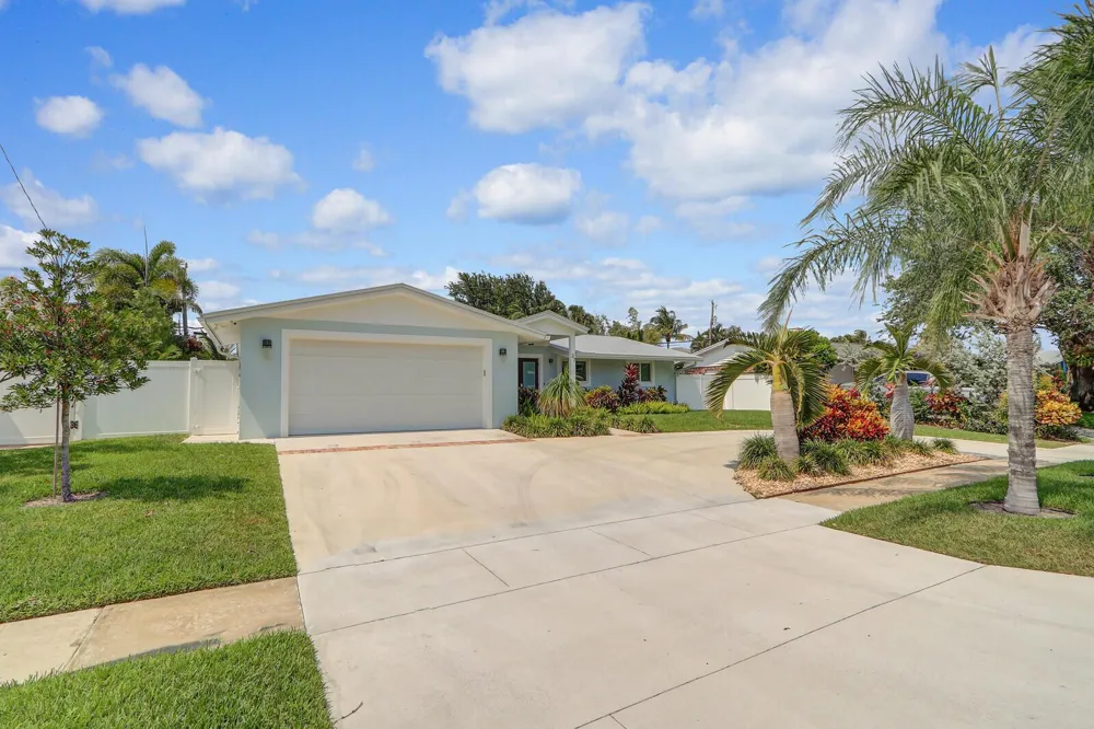 27 WILLOW ROAD Tequesta, FL 33469