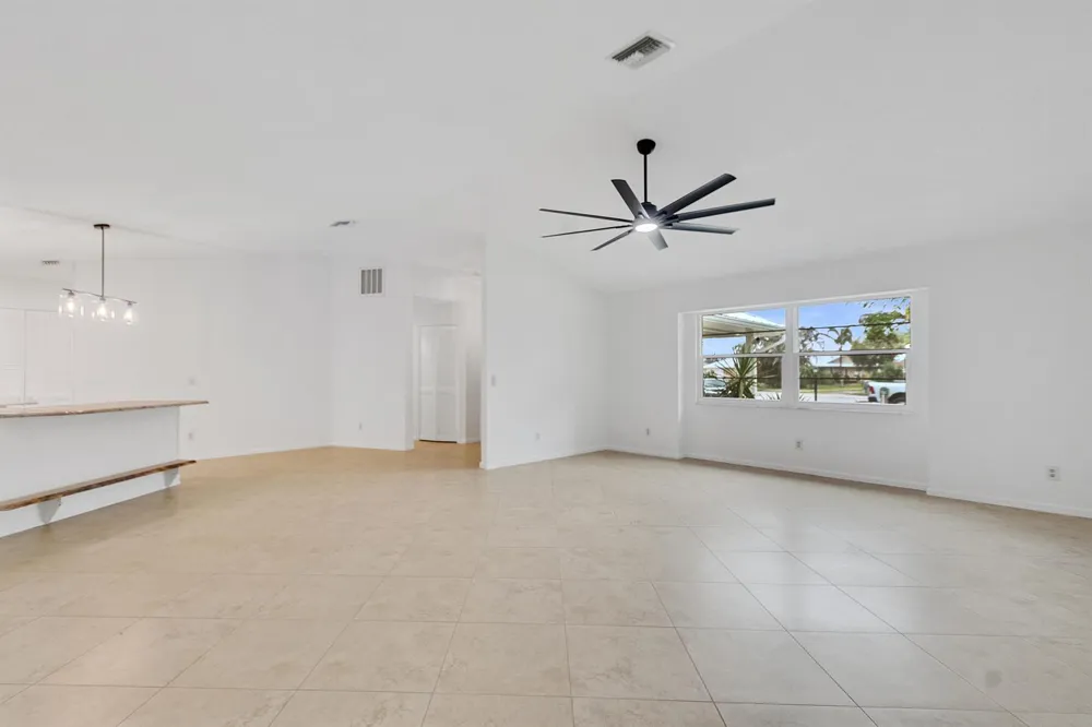 320 W FOREST TRAIL Vero Beach, FL 32962