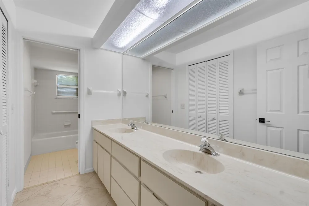 320 W FOREST TRAIL Vero Beach, FL 32962