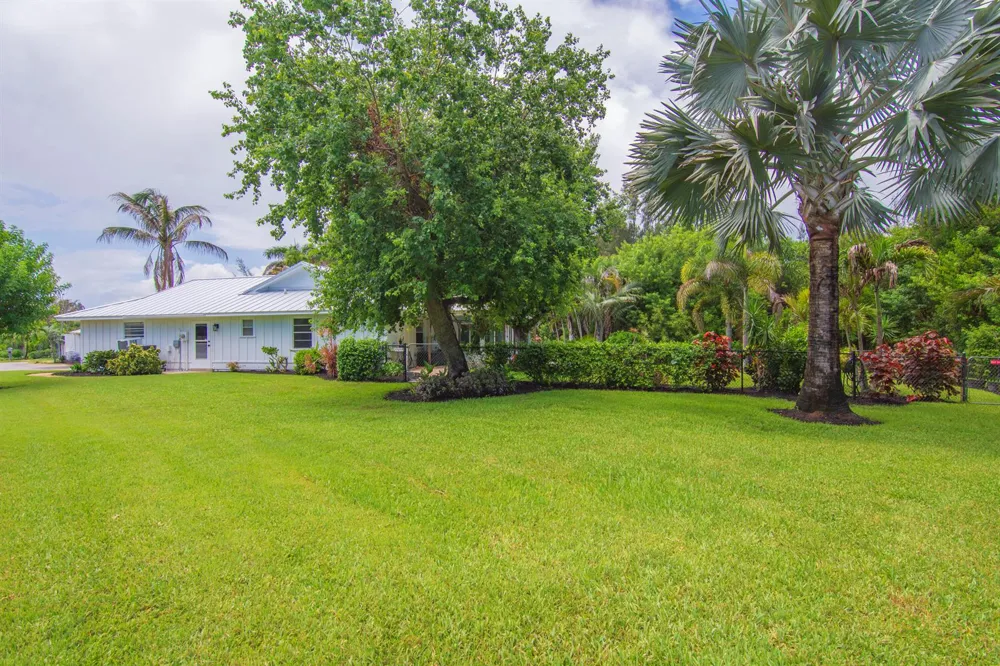 320 W FOREST TRAIL Vero Beach, FL 32962
