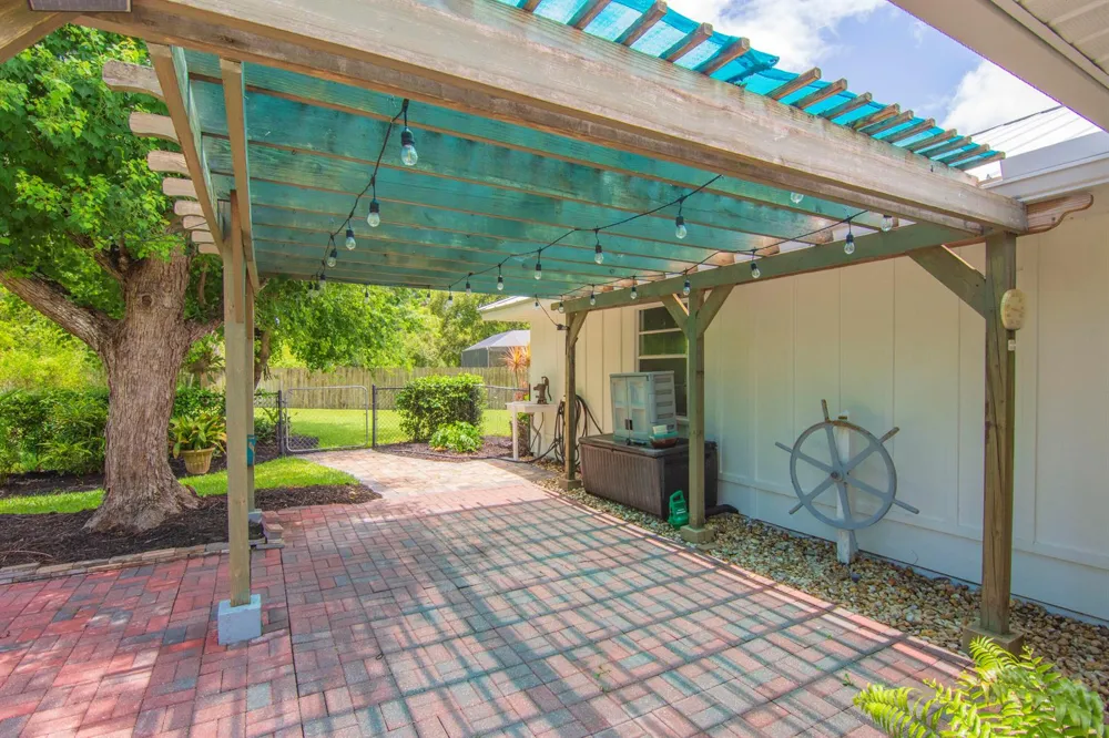 320 W FOREST TRAIL Vero Beach, FL 32962
