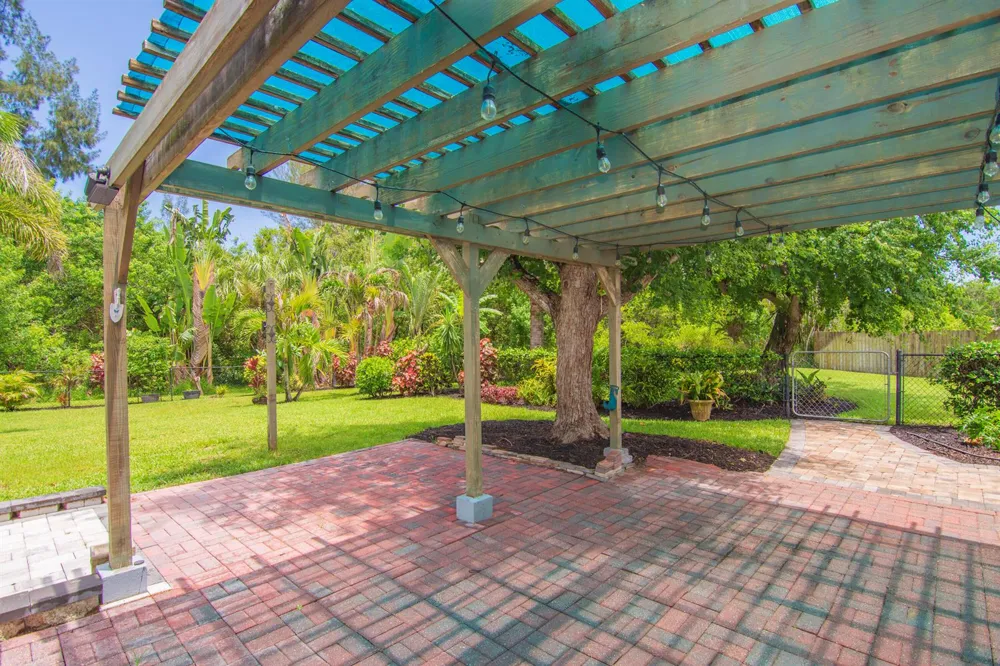 320 W FOREST TRAIL Vero Beach, FL 32962