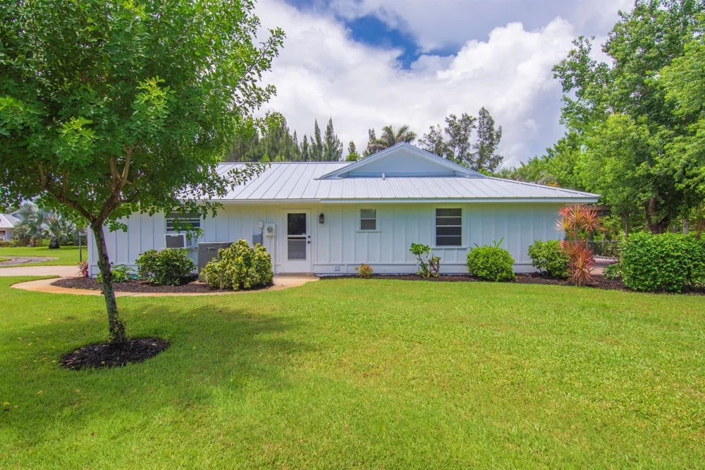 320 W FOREST TRAIL Vero Beach, FL 32962
