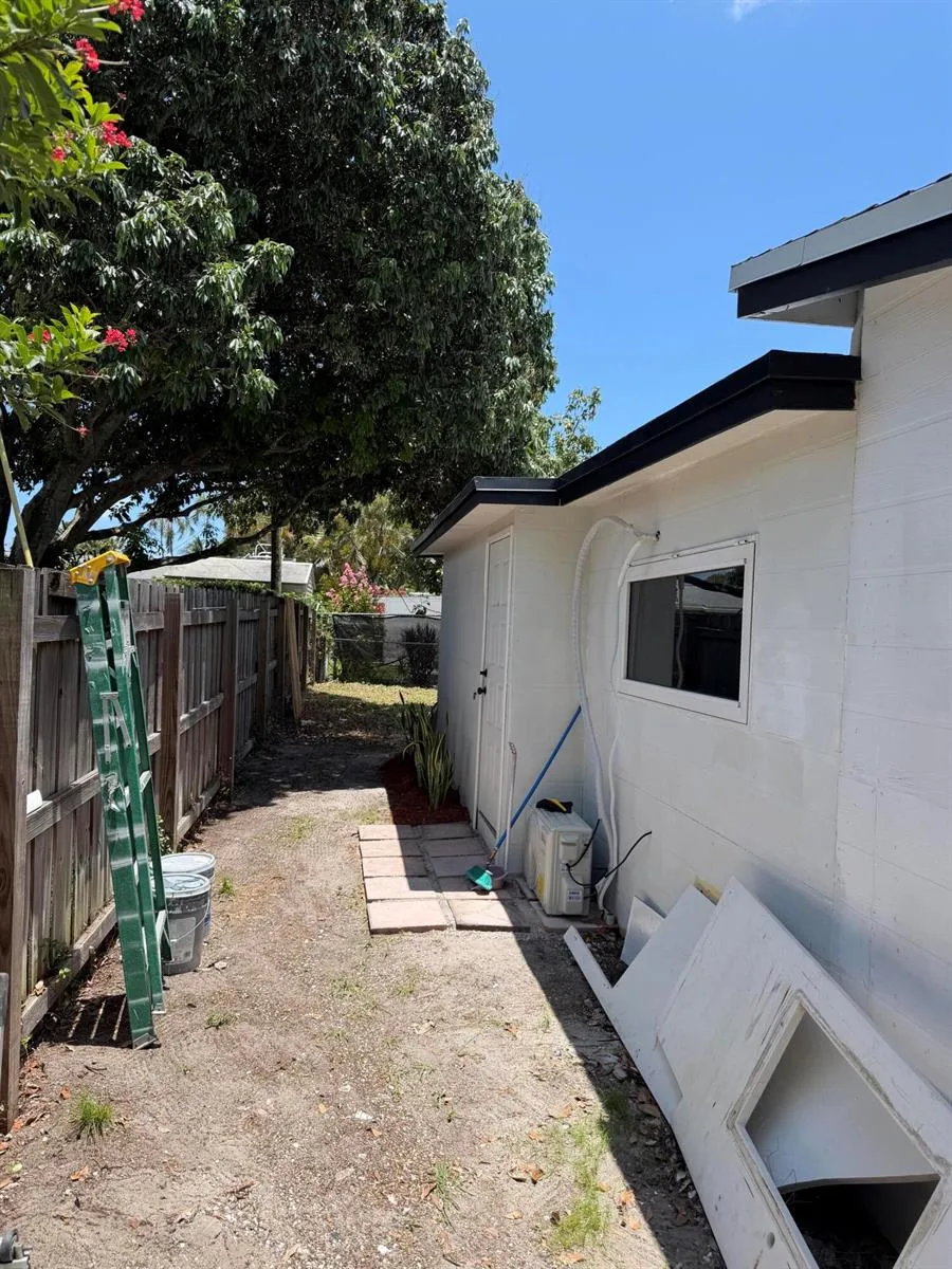 912 MONTEGO DRIVE West Palm Beach, FL 33415