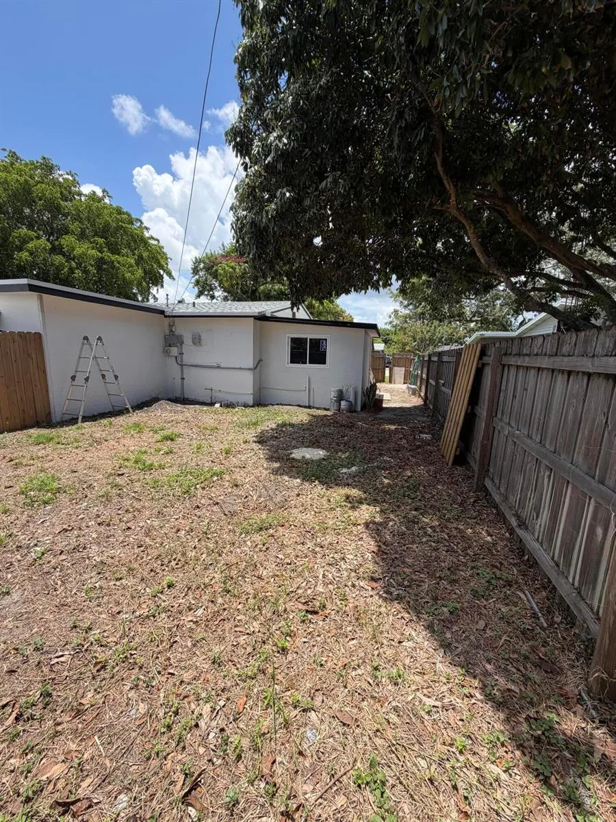 912 MONTEGO DRIVE West Palm Beach, FL 33415