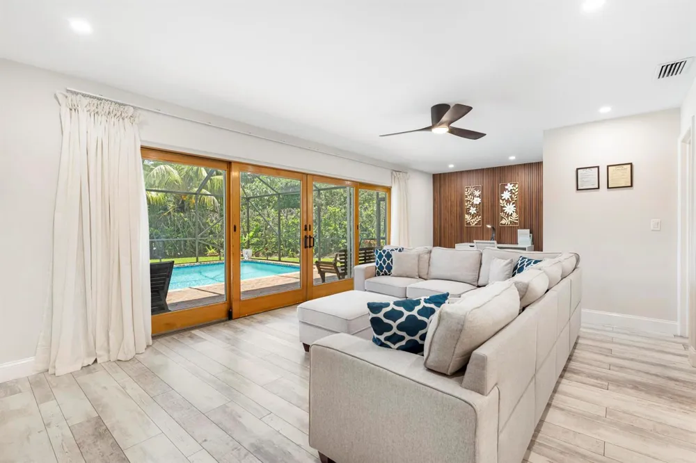 8416 Pine Tree Lane Lake Clarke Shores, FL 33406