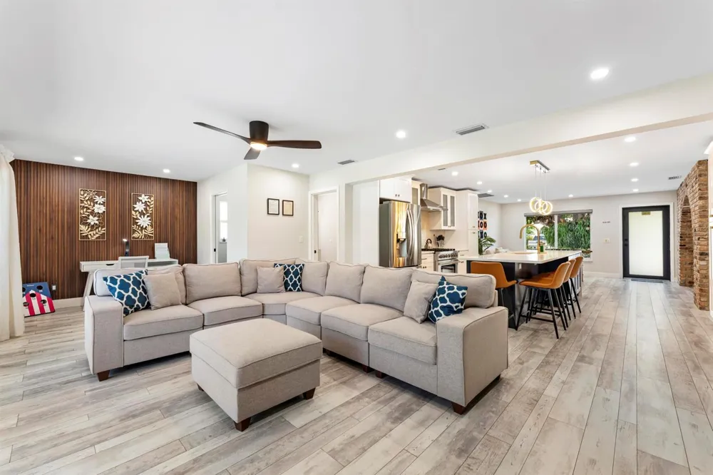 8416 Pine Tree Lane Lake Clarke Shores, FL 33406