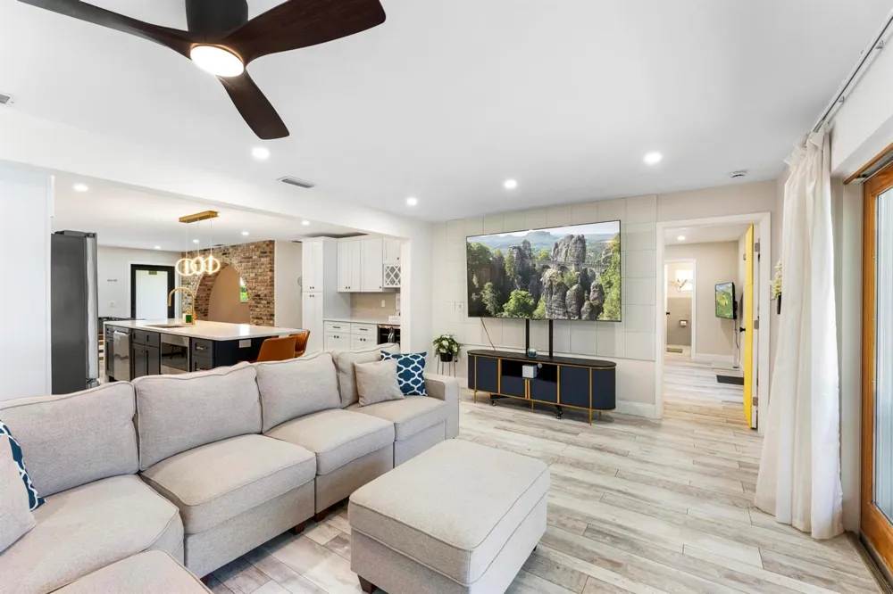 8416 Pine Tree Lane Lake Clarke Shores, FL 33406