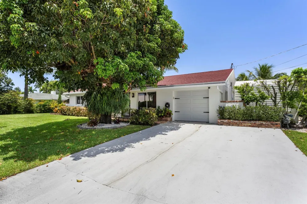 8416 Pine Tree Lane Lake Clarke Shores, FL 33406