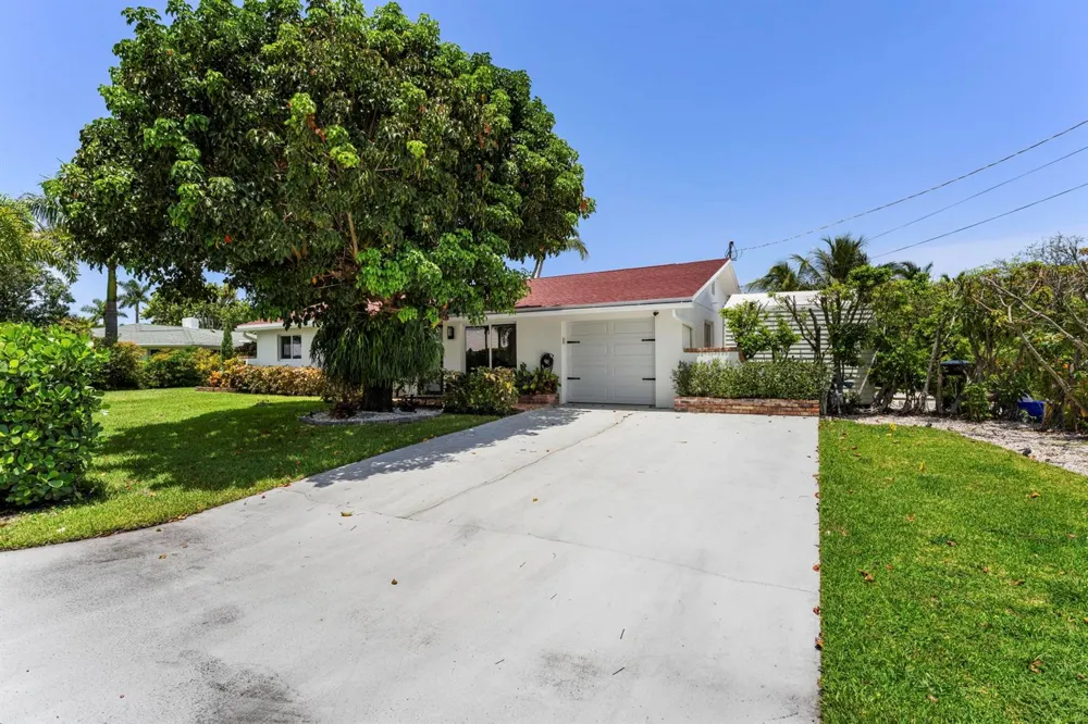 8416 Pine Tree Lane Lake Clarke Shores, FL 33406
