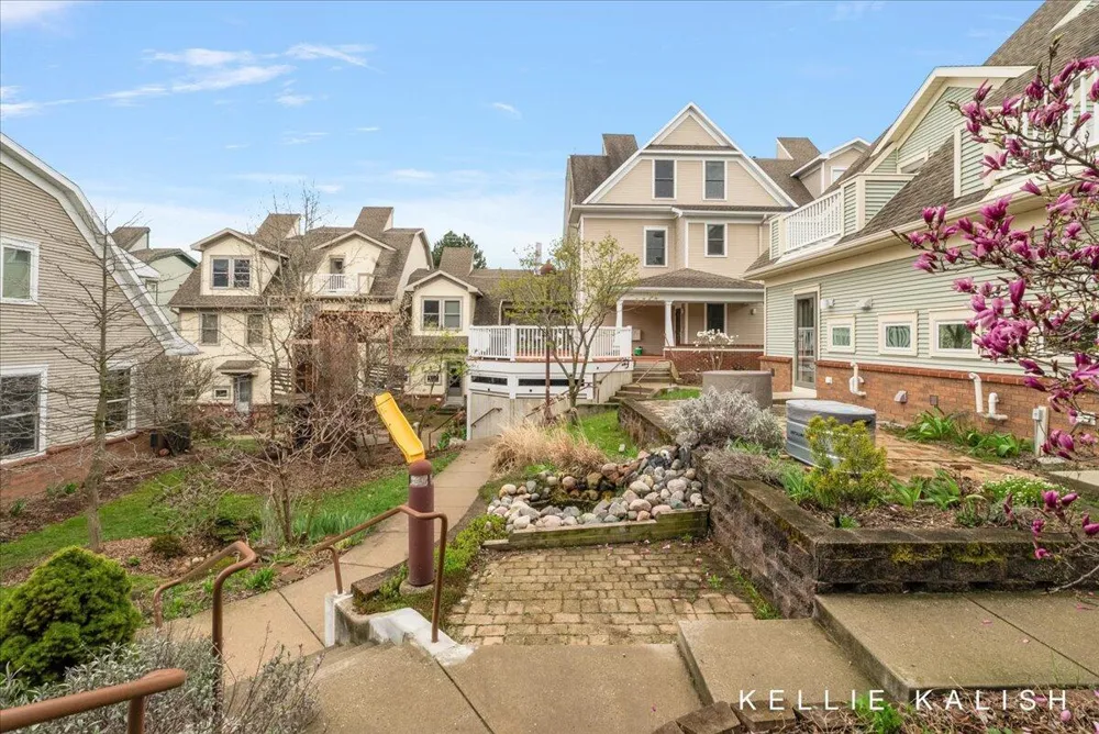 814 Livingston Avenue NE Grand Rapids, MI 49503