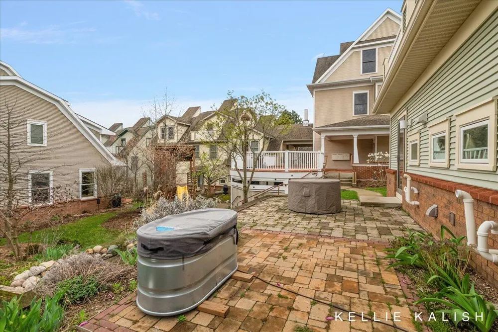 814 Livingston Avenue NE Grand Rapids, MI 49503