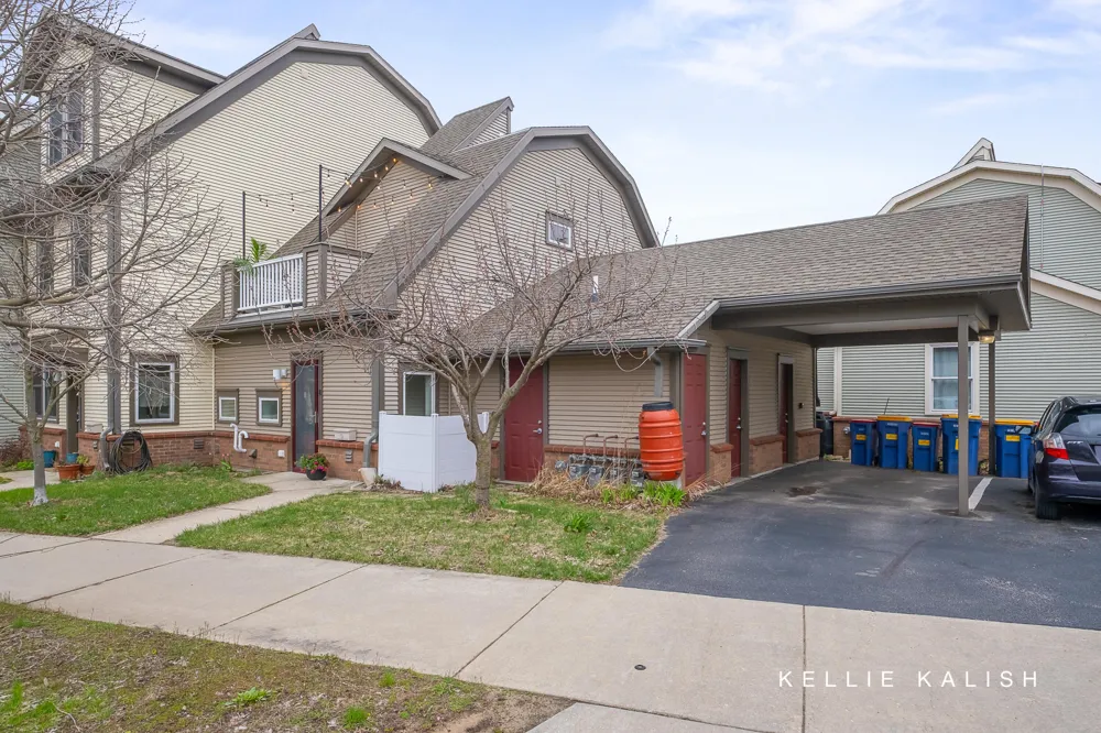 814 Livingston Avenue NE Grand Rapids, MI 49503