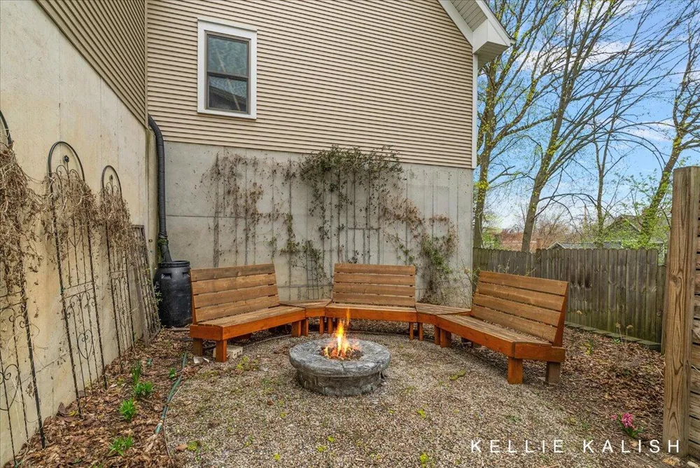 814 Livingston Avenue NE Grand Rapids, MI 49503