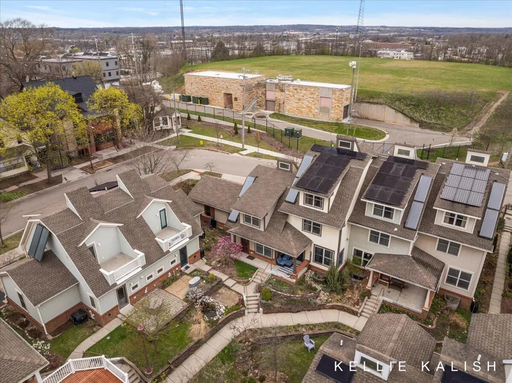 814 Livingston Avenue NE Grand Rapids, MI 49503