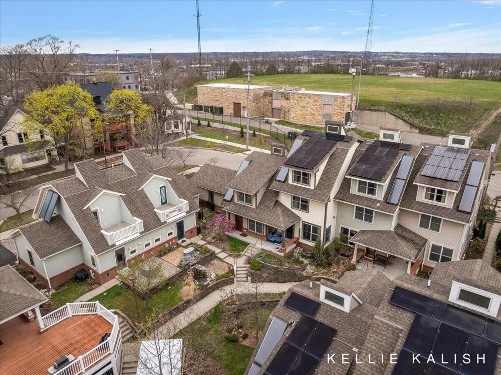 814 Livingston Avenue NE Grand Rapids, MI 49503