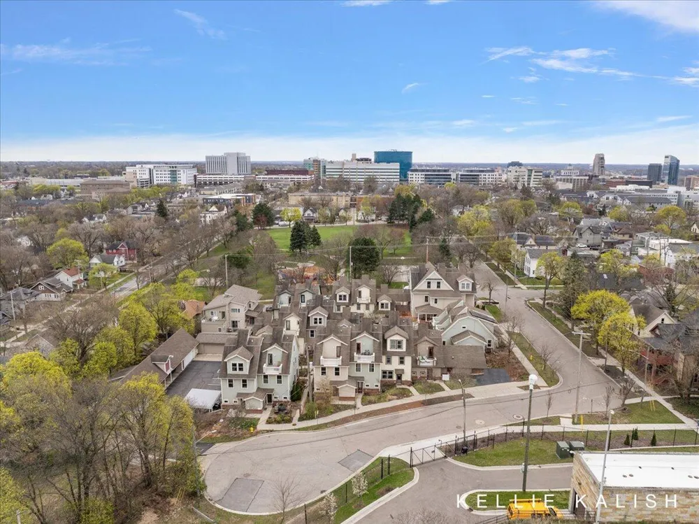 814 Livingston Avenue NE Grand Rapids, MI 49503