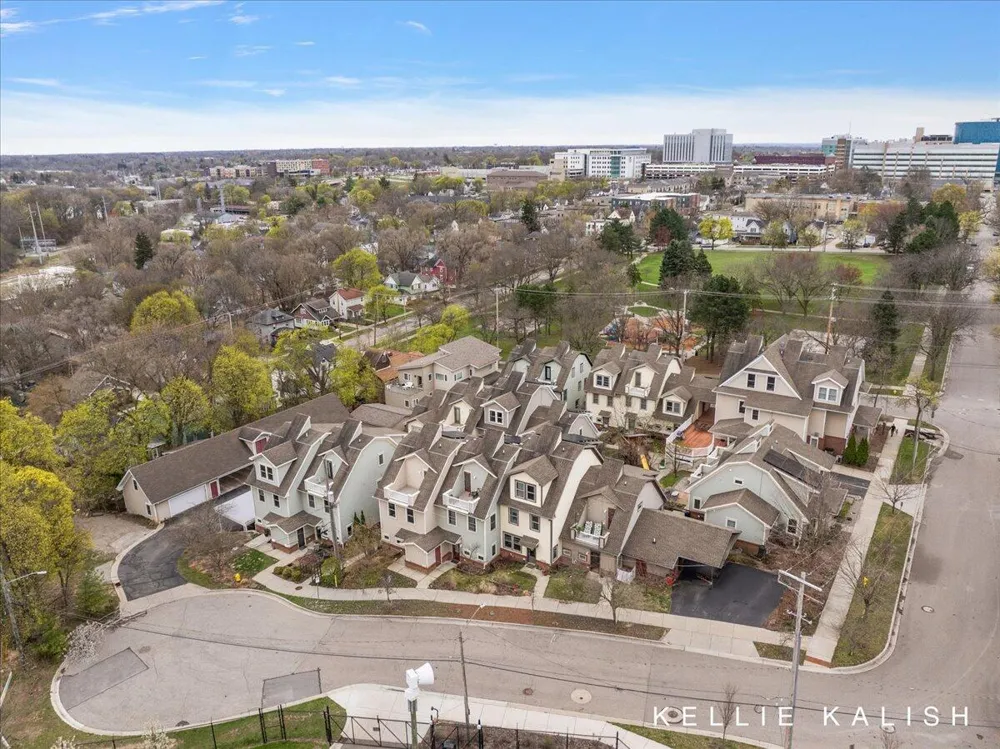 814 Livingston Avenue NE Grand Rapids, MI 49503