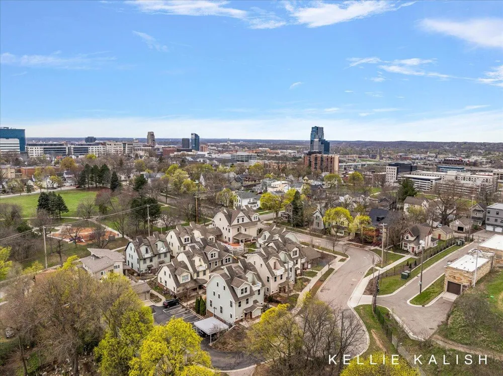 814 Livingston Avenue NE Grand Rapids, MI 49503