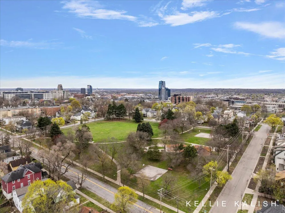 814 Livingston Avenue NE Grand Rapids, MI 49503