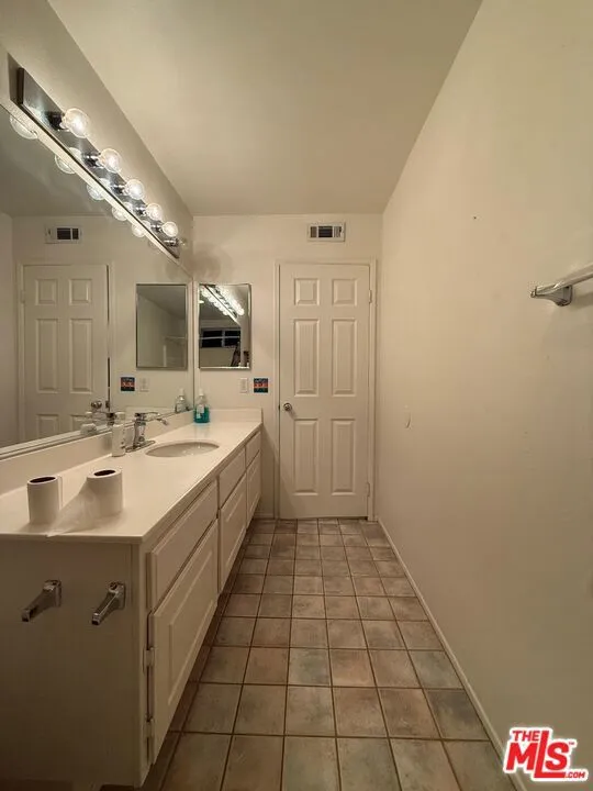 719 W Avenue Q10 Palmdale, CA 93551