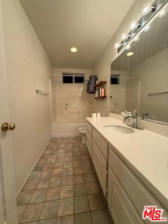 719 W Avenue Q10 Palmdale, CA 93551