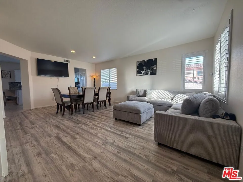 719 W Avenue Q10 Palmdale, CA 93551