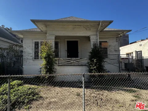 1025 S Kenmore Avenue