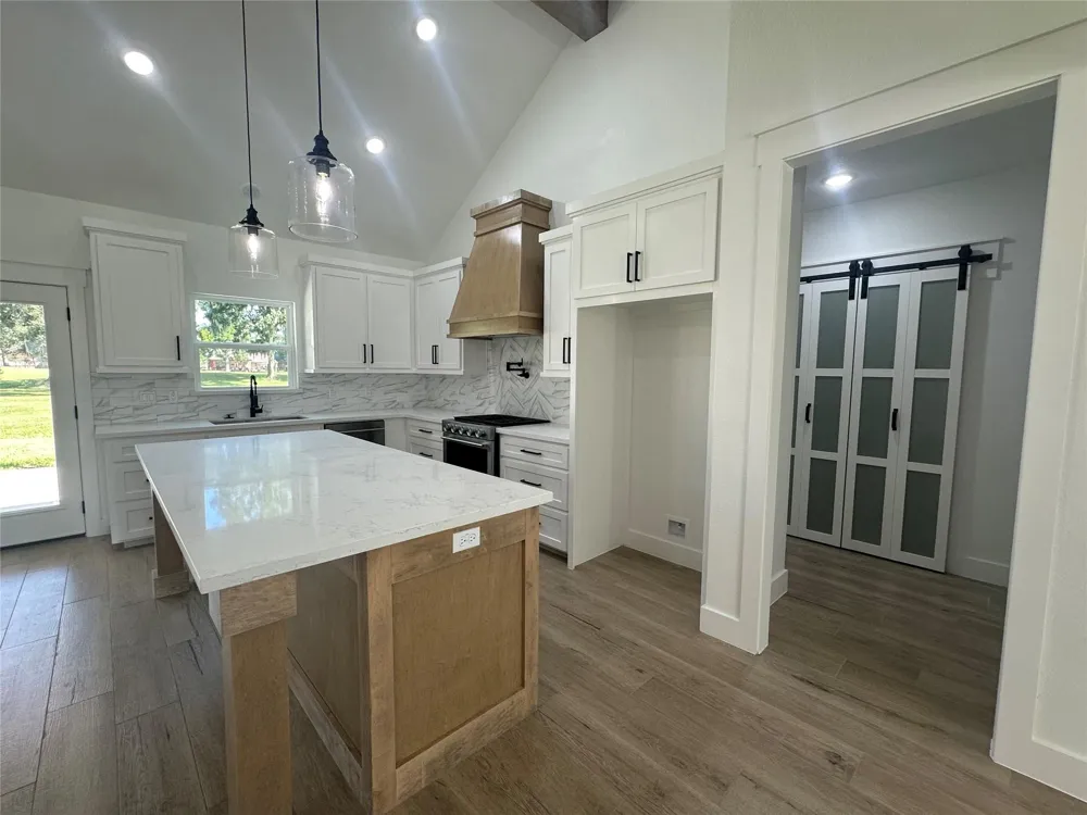 320 Wood Haven Drive West Columbia, TX 77486