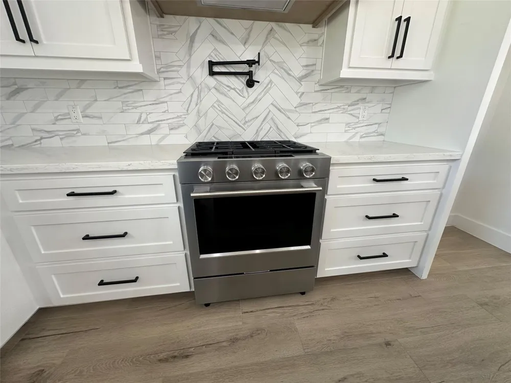 320 Wood Haven Drive West Columbia, TX 77486
