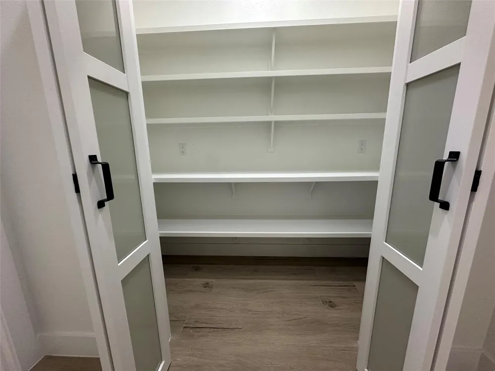 320 Wood Haven Drive West Columbia, TX 77486