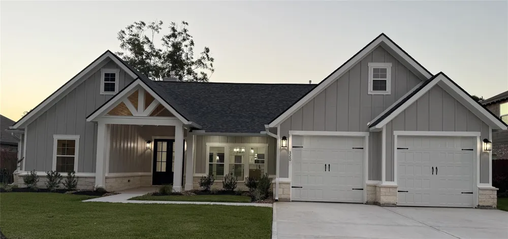 320 Wood Haven Drive West Columbia, TX 77486