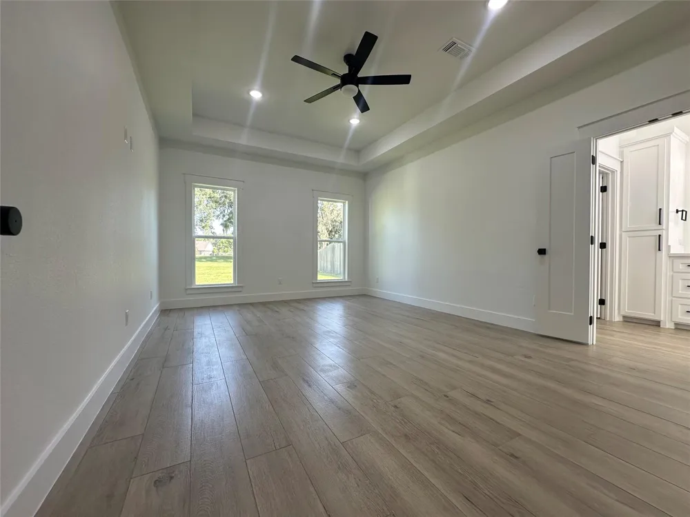 320 Wood Haven Drive West Columbia, TX 77486