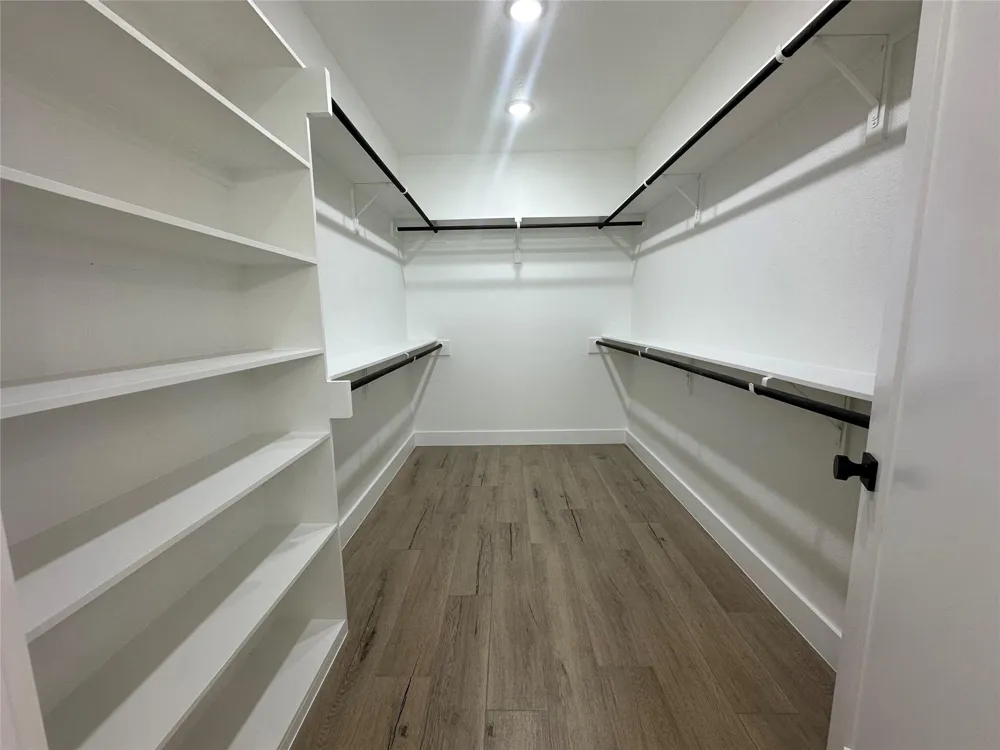320 Wood Haven Drive West Columbia, TX 77486