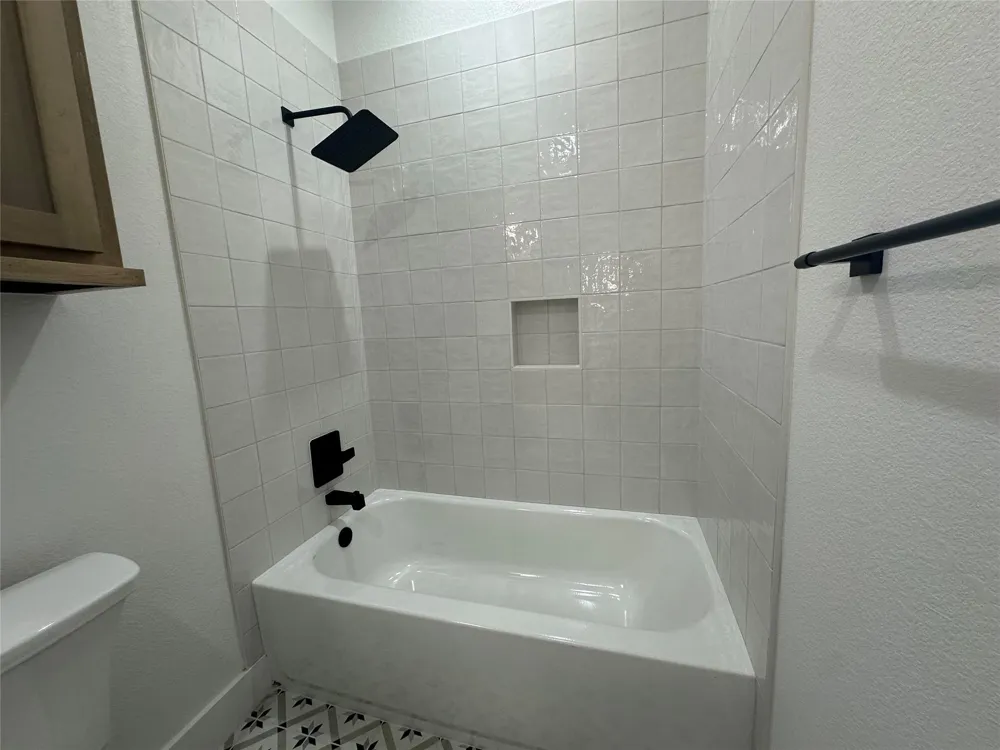 320 Wood Haven Drive West Columbia, TX 77486