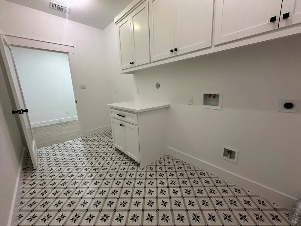 320 Wood Haven Drive West Columbia, TX 77486