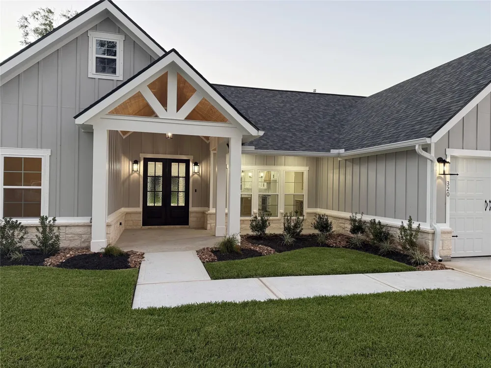 320 Wood Haven Drive West Columbia, TX 77486
