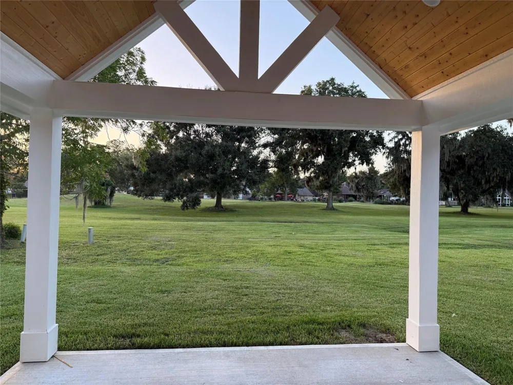 320 Wood Haven Drive West Columbia, TX 77486