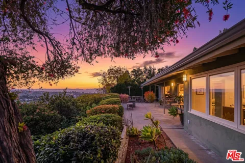 3823 Cody Road