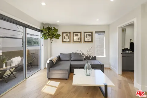 4139 Cahuenga Boulevard