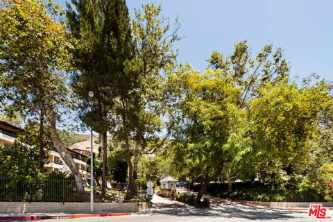 2700 Cahuenga Boulevard