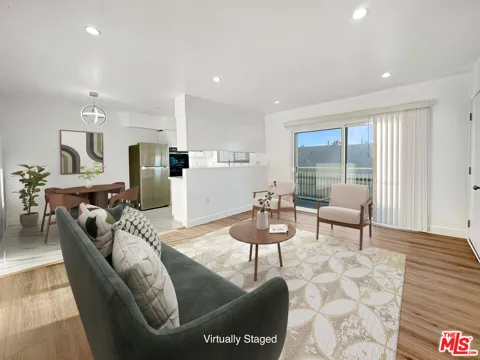220 E Hyde Park