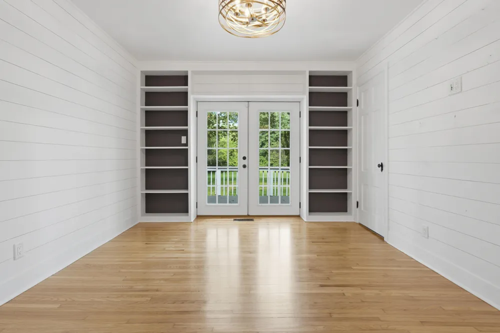 701 S Elm Street Three Oaks, MI 49128