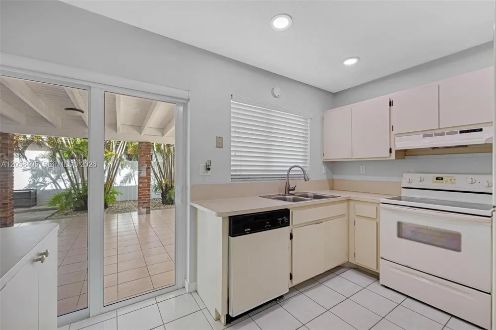 1616 SW 137th Pl Miami, FL 33175