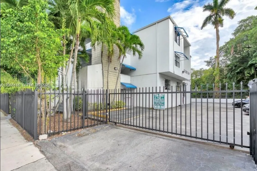950 NW 11th St #1C Miami, FL 33136
