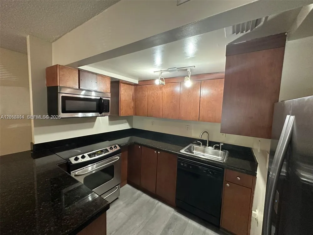 950 NW 11th St #1C Miami, FL 33136