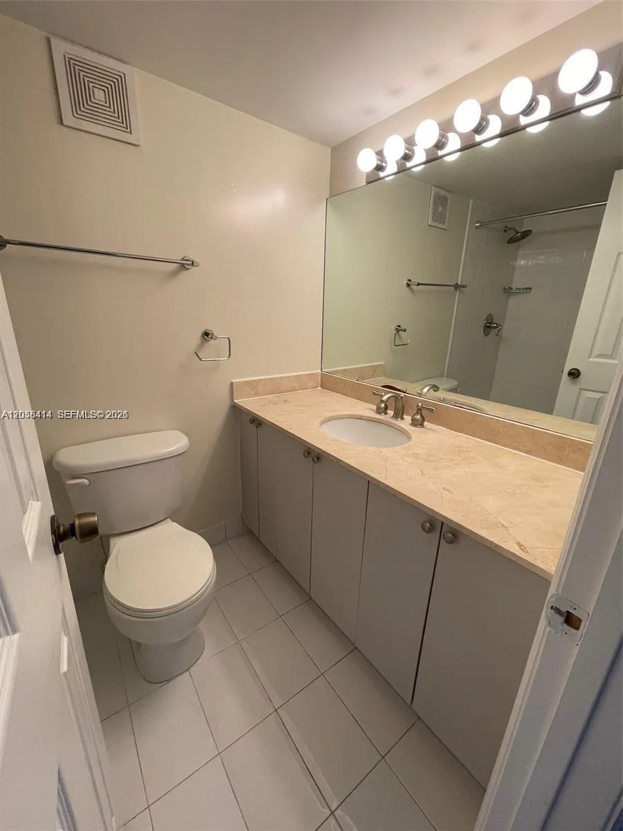 950 NW 11th St #1C Miami, FL 33136