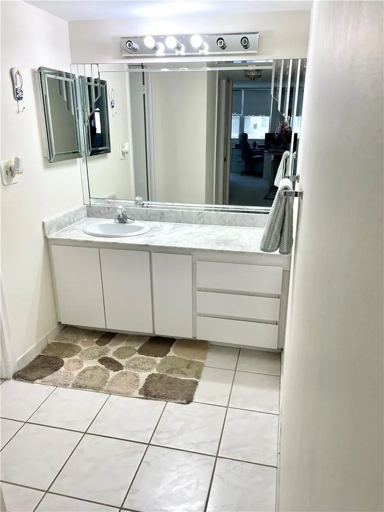 1149 HILLSBORO MILE #304 Hillsboro Beach, FL 33062